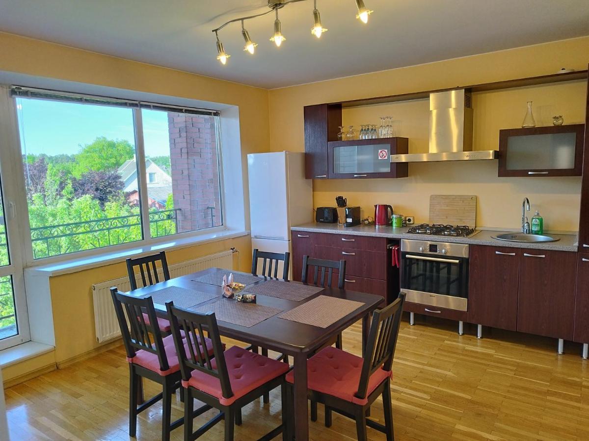 Spacious & Cozy With Forest View Butas *